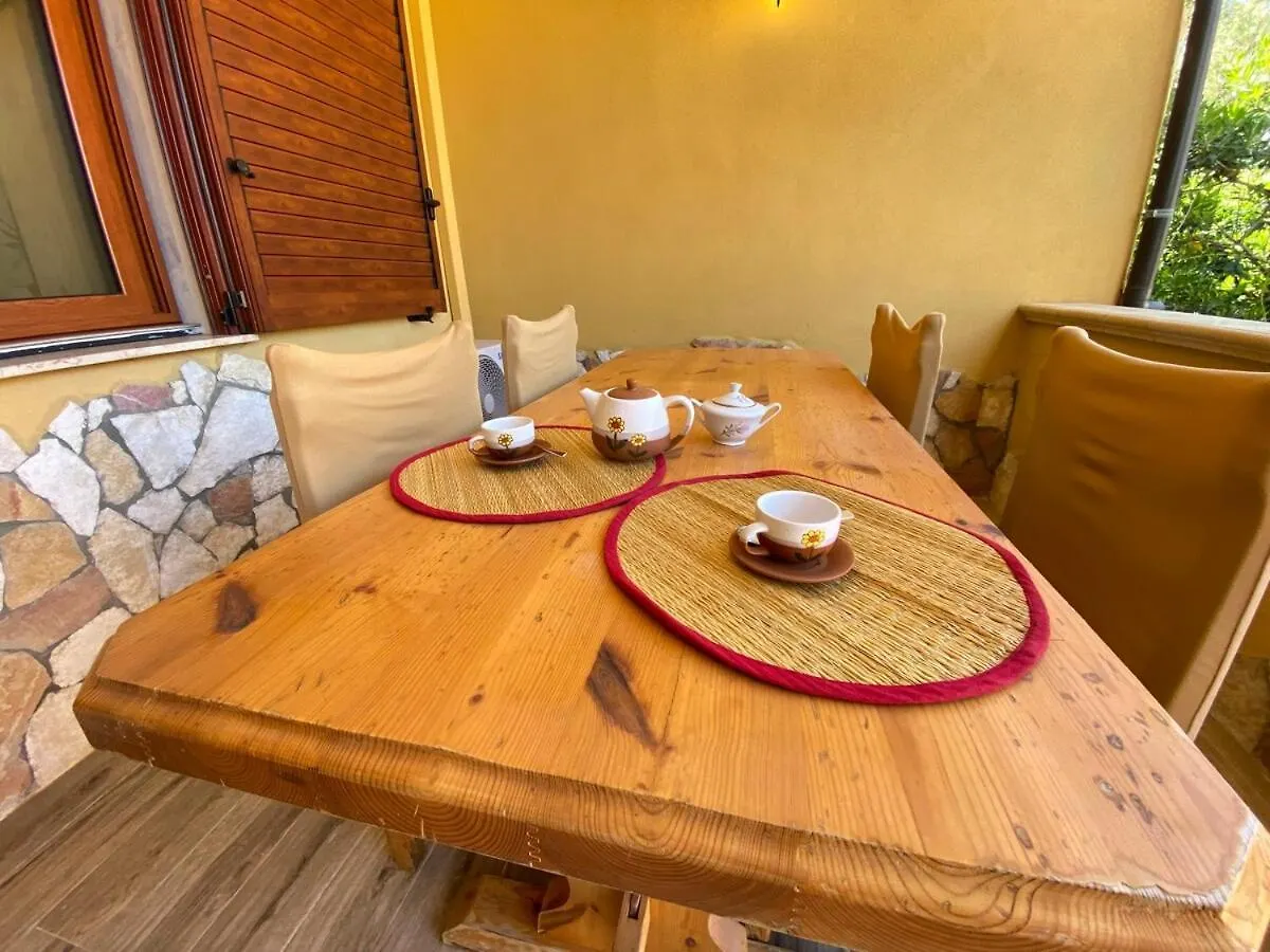 Dom wakacyjny Capitana Beach Home Privat Parking- 350 From The Beach Quartu SantʼElena